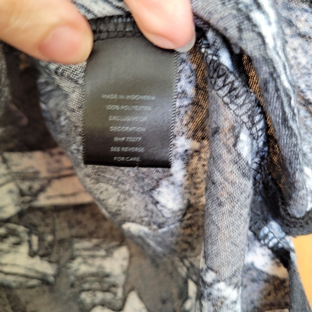 Simply Vera Vera Wang black h white stroke crinkle high low v neck tee M - Picture 3 of 7